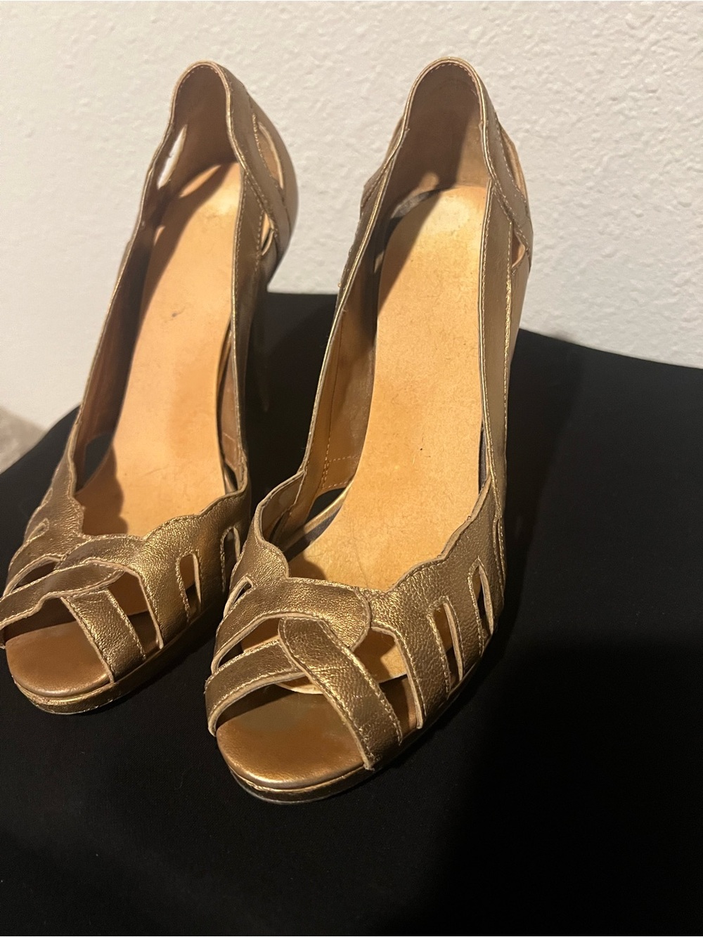 Vintage Gold Peep-Toe Women's Heels sz 6